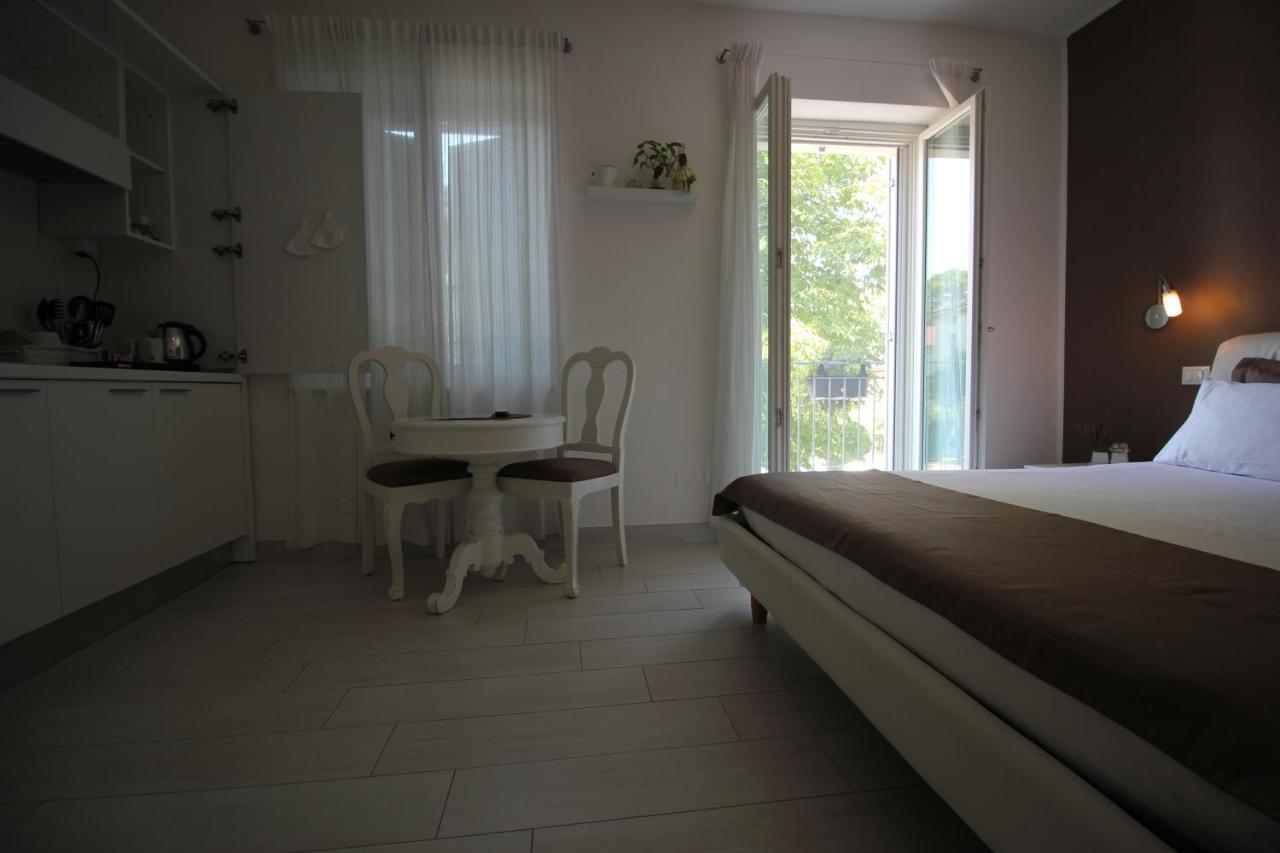 Rooms Il Punto Peschiera del Garda Eksteriør billede